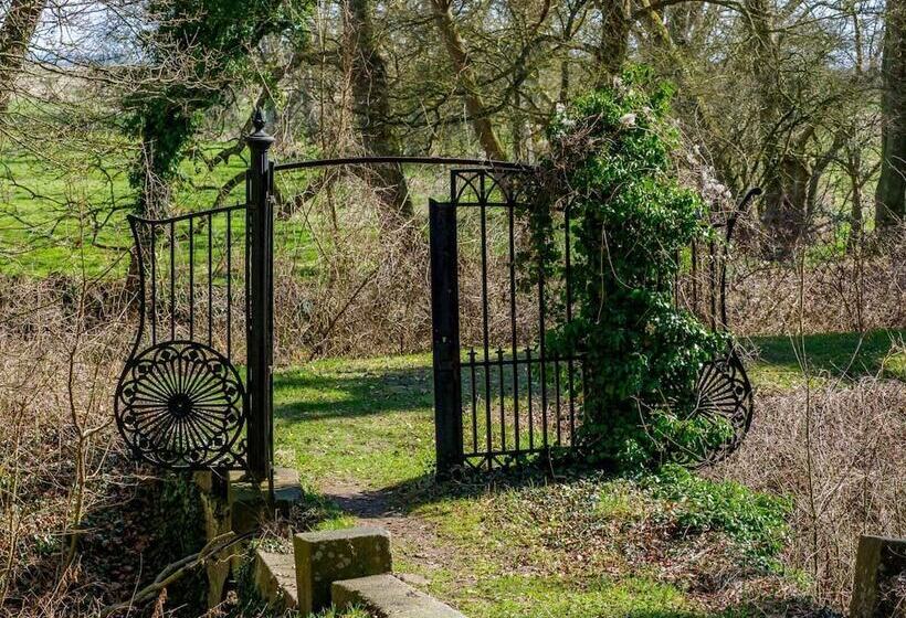 Отель Fuglsang Herregaard