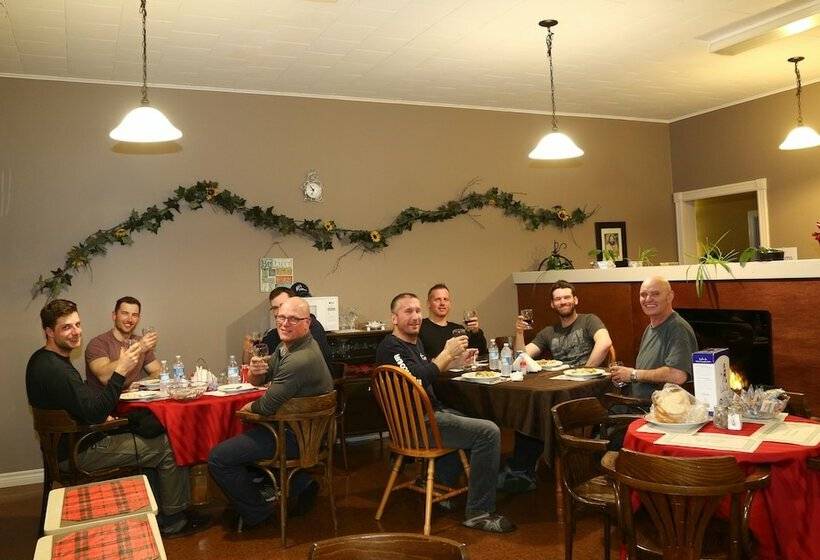 호텔 Genevieve Bay Inn