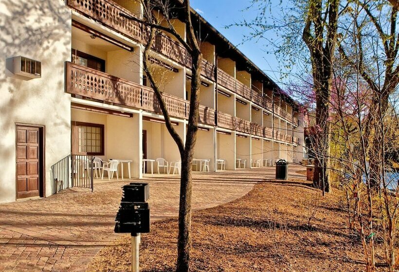 فندق Helendorf River Inn, Suites & Conference Center