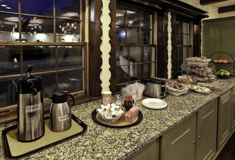 فندق Helendorf River Inn, Suites & Conference Center