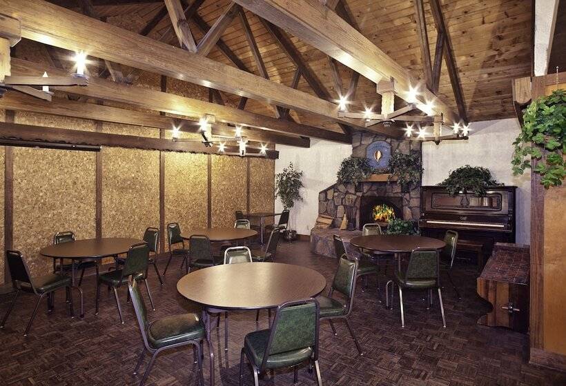 فندق Helendorf River Inn, Suites & Conference Center