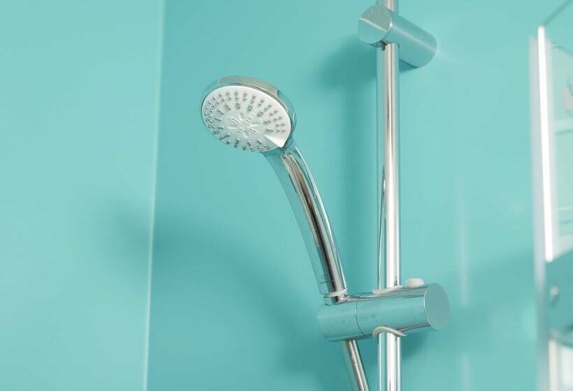 Отель Holmfield Arms By Greene King Inns