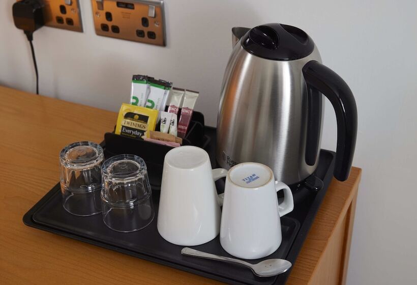 Отель Holmfield Arms By Greene King Inns