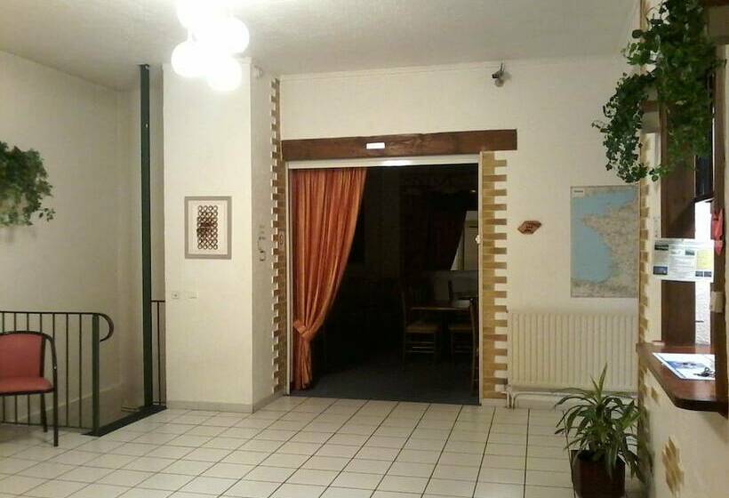 בית מלון כפרי Hôtel De La Tour