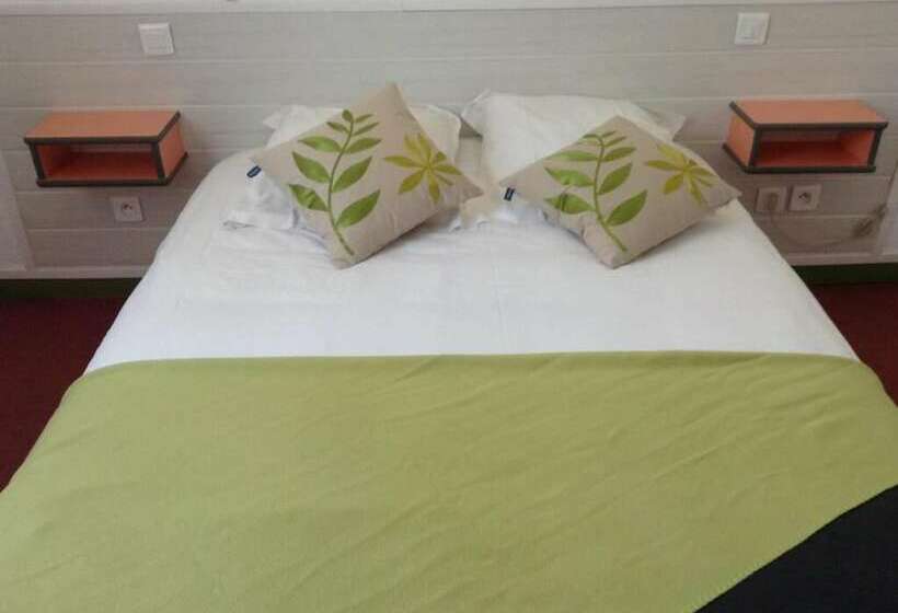 בית מלון כפרי Hôtel De La Tour