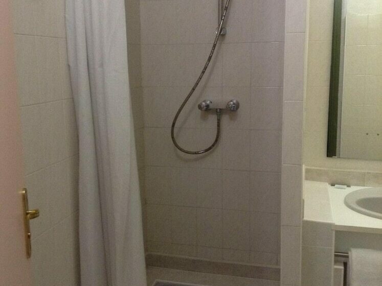 בית מלון כפרי Hôtel De La Tour