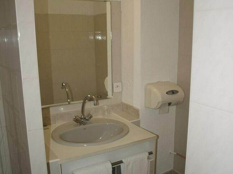 בית מלון כפרי Hôtel De La Tour