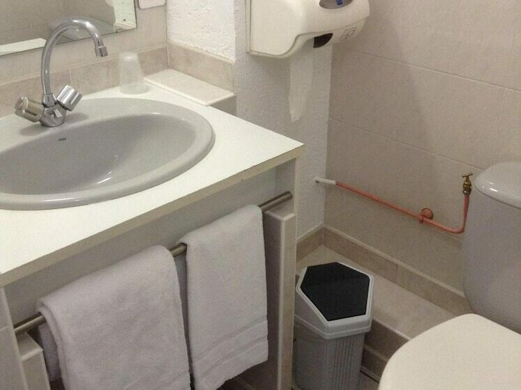 בית מלון כפרי Hôtel De La Tour