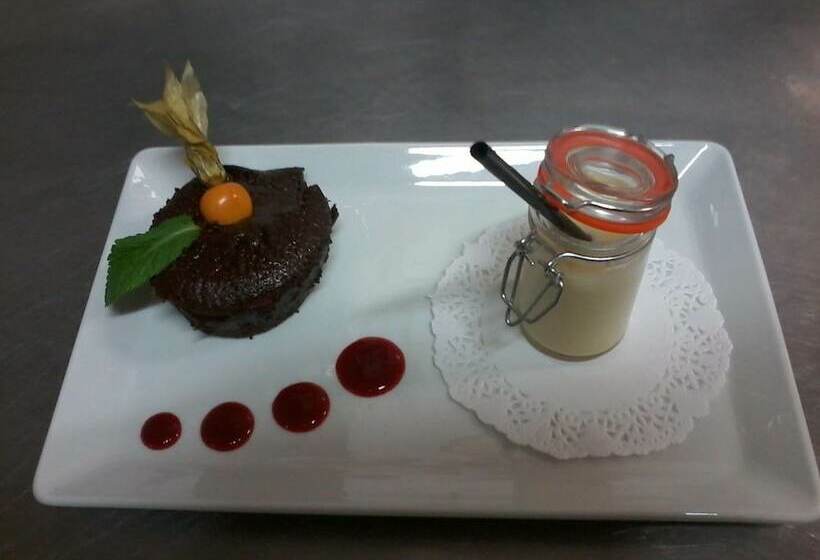 בית מלון כפרי Hôtel De La Tour