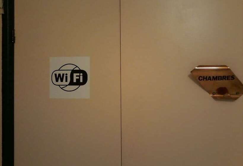 בית מלון כפרי Hôtel De La Tour