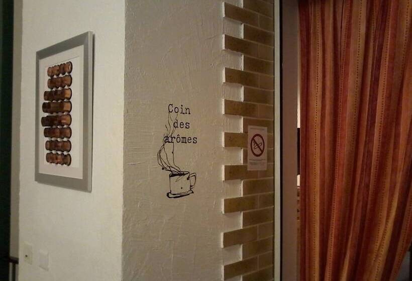 בית מלון כפרי Hôtel De La Tour