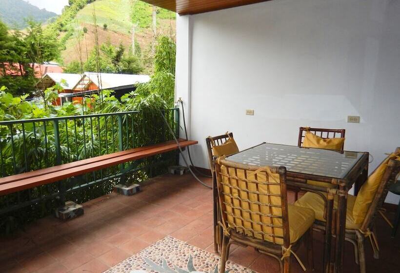 Отель Los Quetzales Ecolodge & Spa