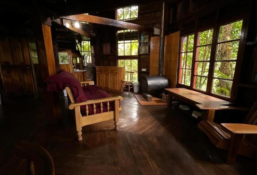 בית מלון כפרי Los Quetzales Ecolodge & Spa