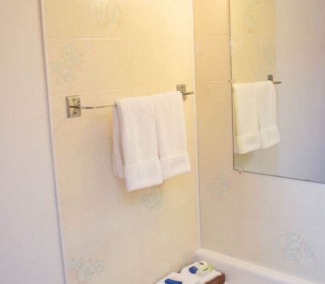 ホテル Mayflower Inn And Adventures