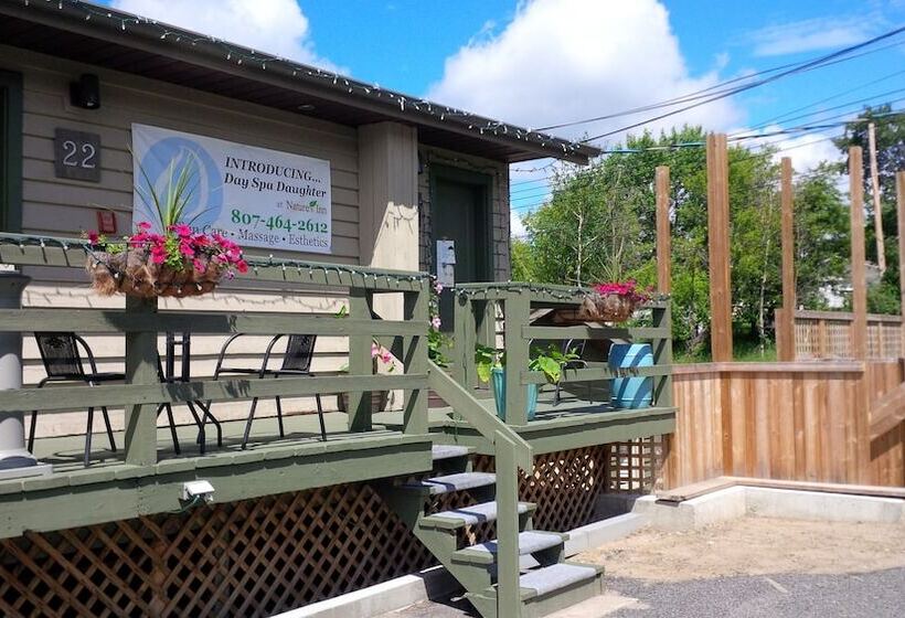 فندق Nature S Inn Kenora