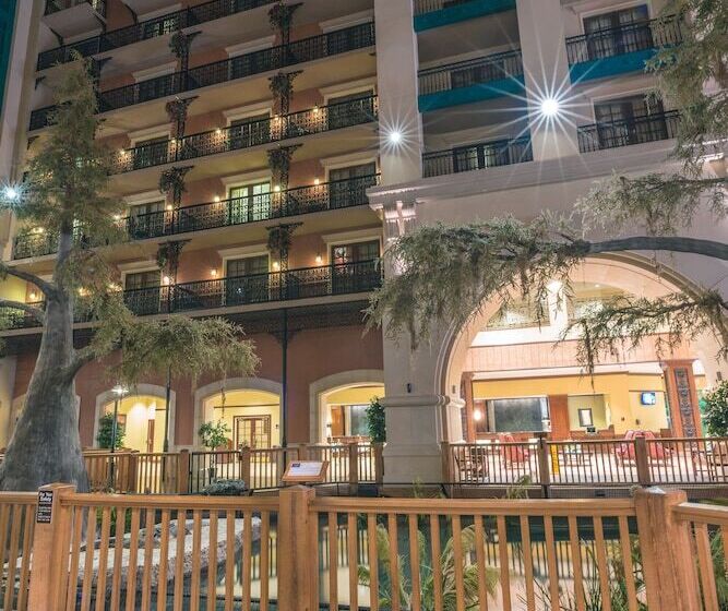 בית מלון כפרי Paragon Casino Resort