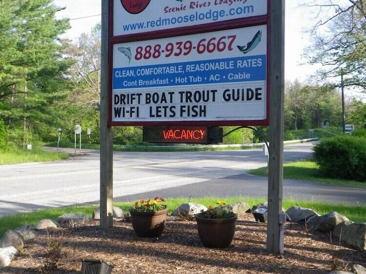 فندق Red Moose Lodge