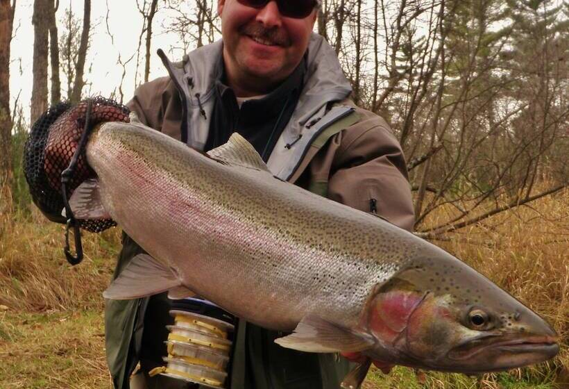 فندق Red Moose Lodge