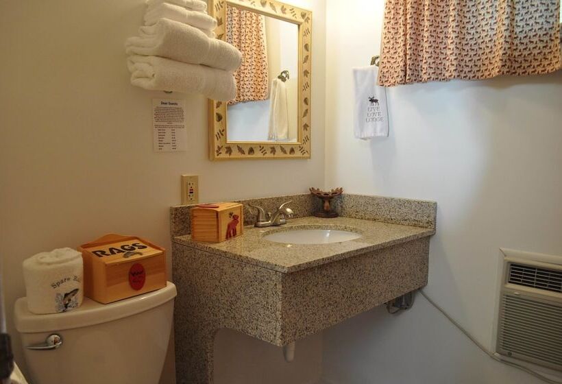 فندق Red Moose Lodge