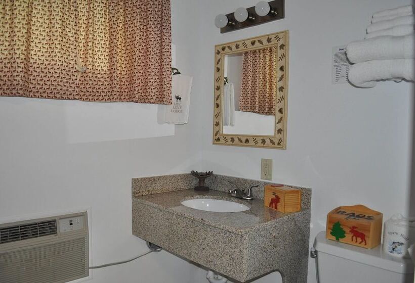 فندق Red Moose Lodge