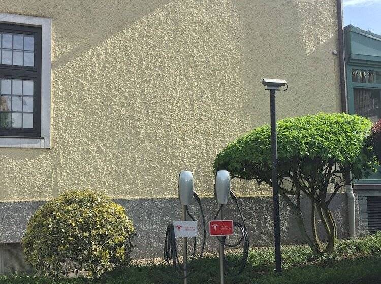 فندق & Restaurant Menge