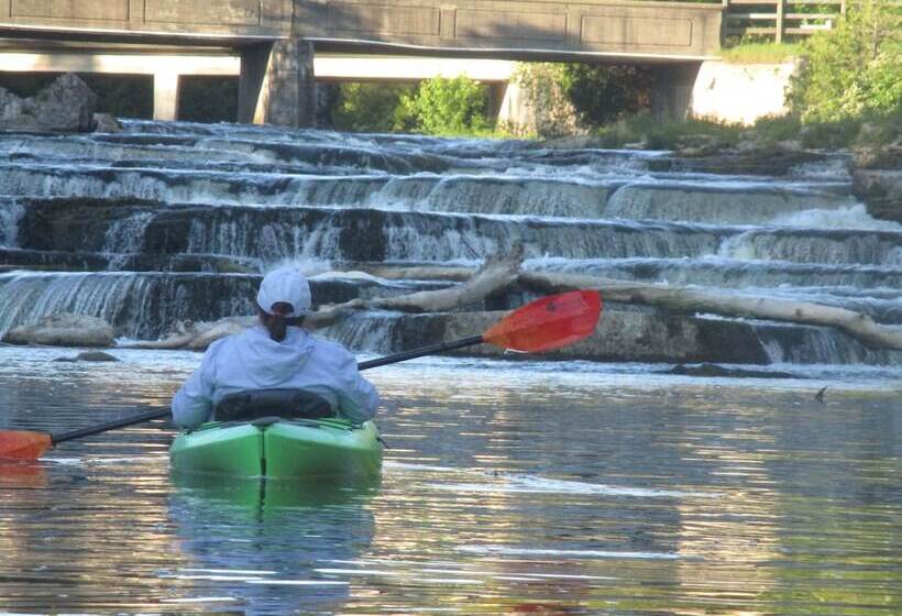 فندق Sauble River Marina And Lodge Resort