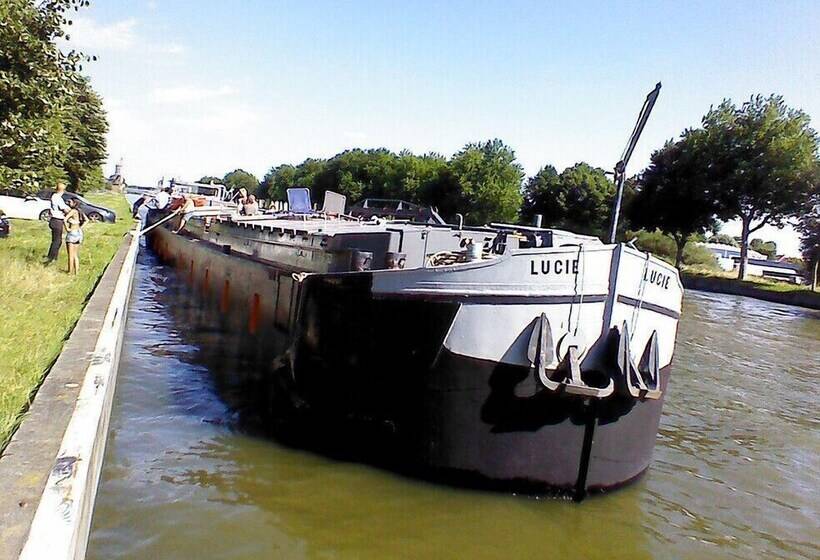 Отель Spits Lucie B&b