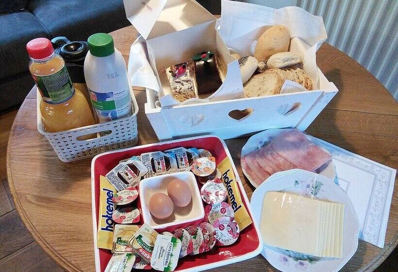 Отель Spits Lucie B&b