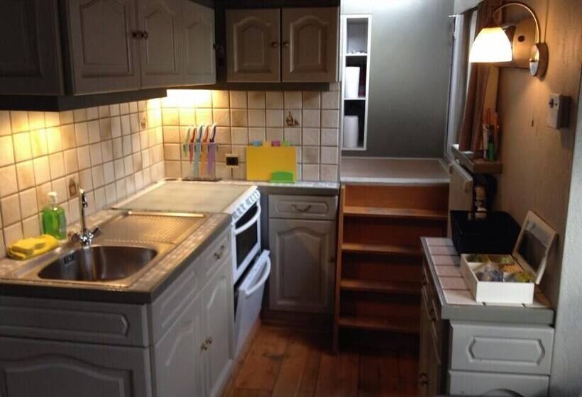 Отель Spits Lucie B&b