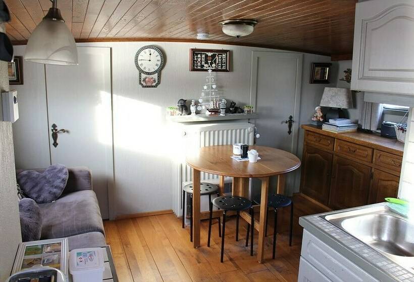 Отель Spits Lucie B&b