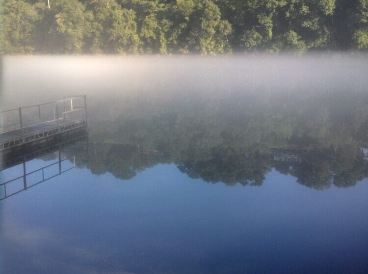 فندق Taneycomo Lakefront Resort