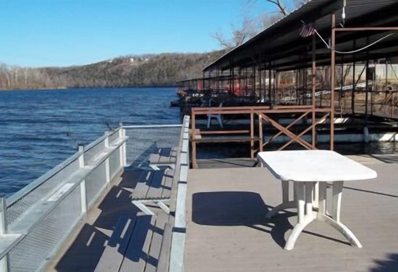 فندق Taneycomo Lakefront Resort