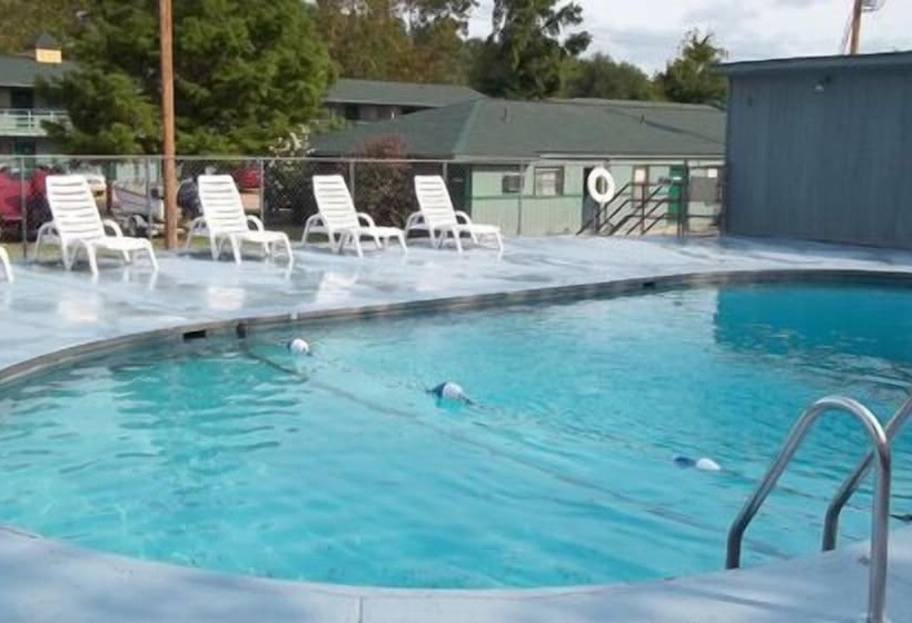 فندق Taneycomo Lakefront Resort