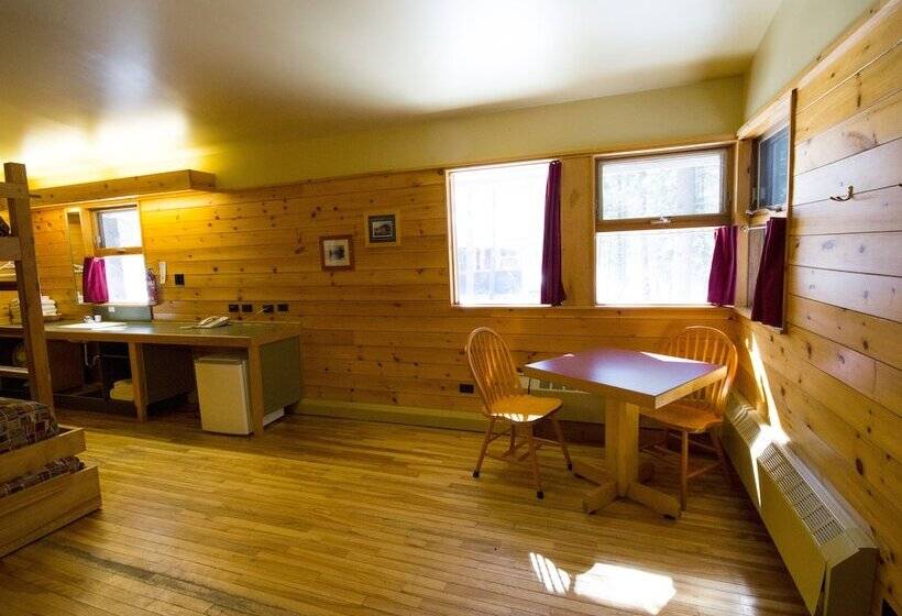 فندق The Canadian Ecology Centre Cabins