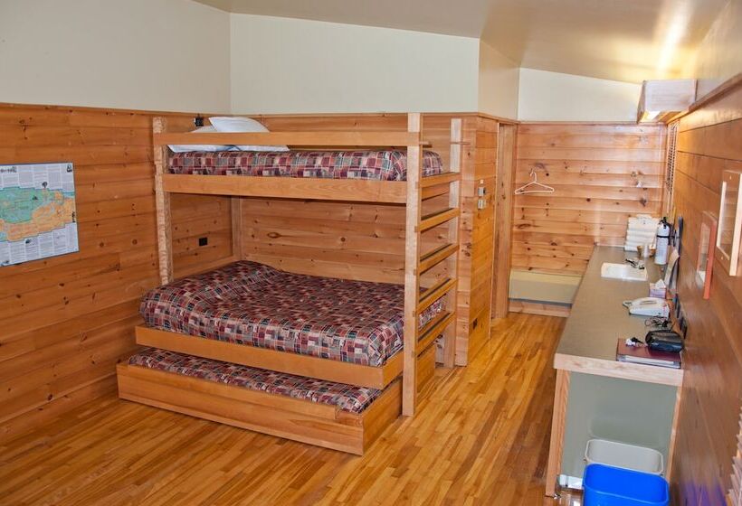 فندق The Canadian Ecology Centre Cabins