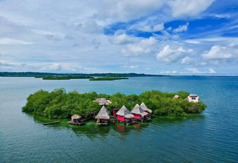 فندق Urraca Monkey Island Eco Resort