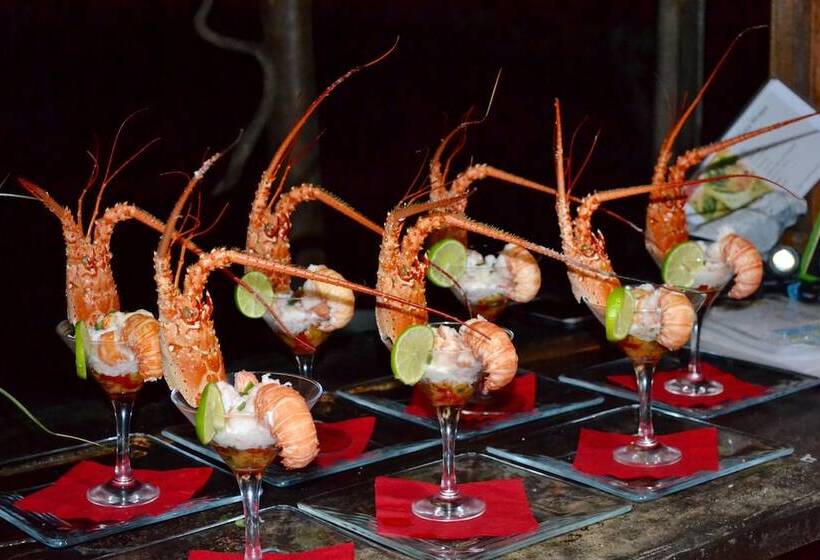 فندق Urraca Monkey Island Eco Resort