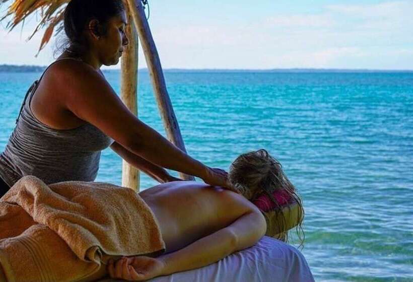 فندق Urraca Monkey Island Eco Resort