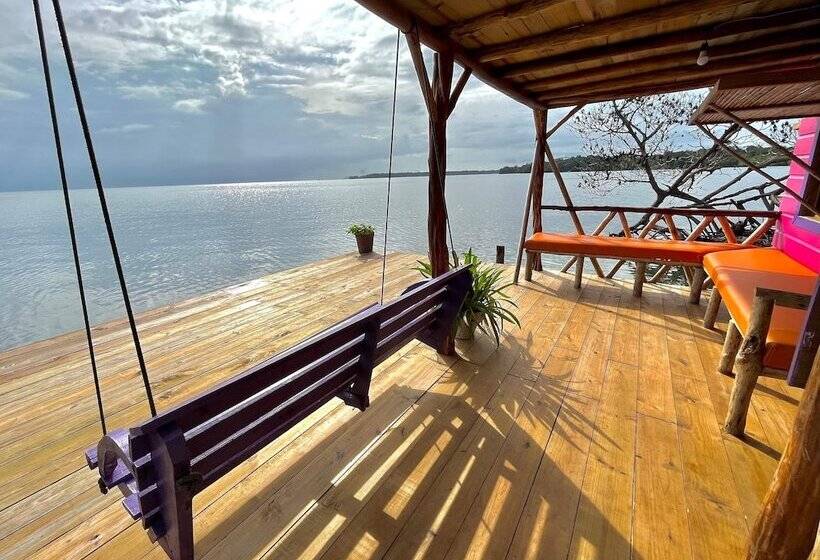 فندق Urraca Monkey Island Eco Resort