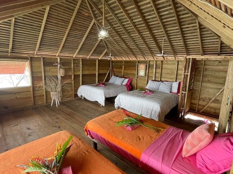 فندق Urraca Monkey Island Eco Resort