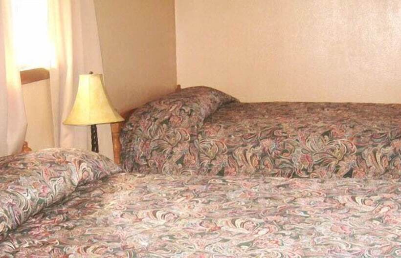 בית מלון כפרי U.s. 20 Lodging