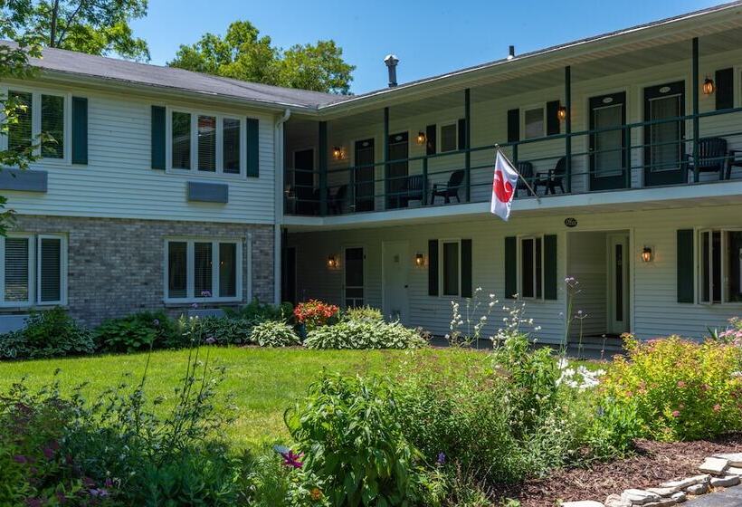 فندق Village Green Lodge