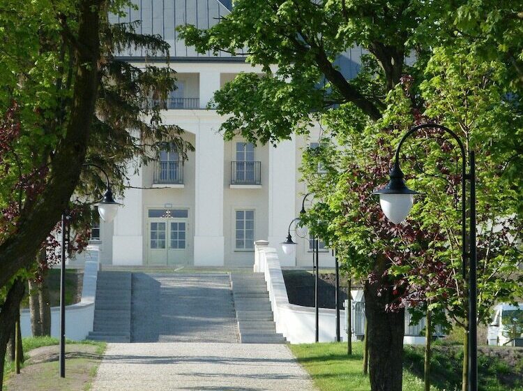 בית מלון כפרי Zamek Janów Podlaski