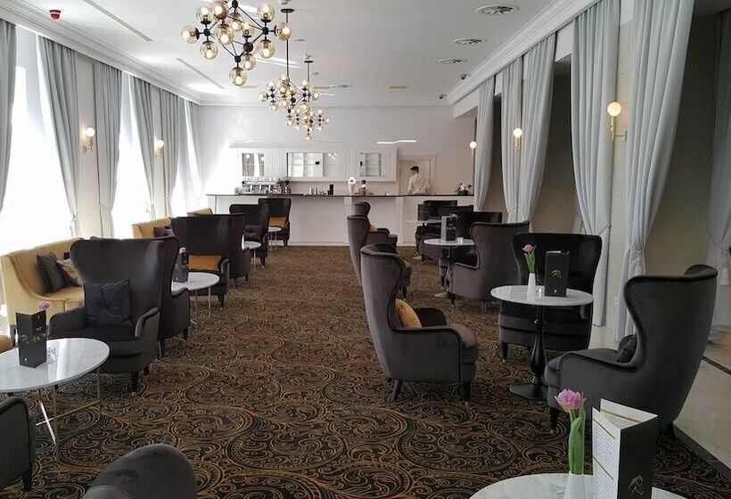 בית מלון כפרי Zamek Janów Podlaski