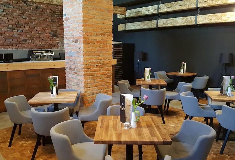 בית מלון כפרי Zamek Janów Podlaski