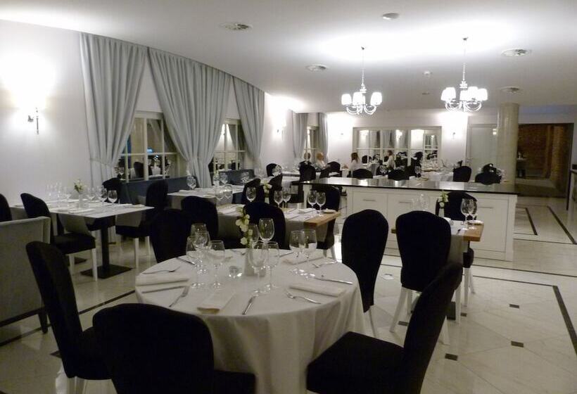 בית מלון כפרי Zamek Janów Podlaski