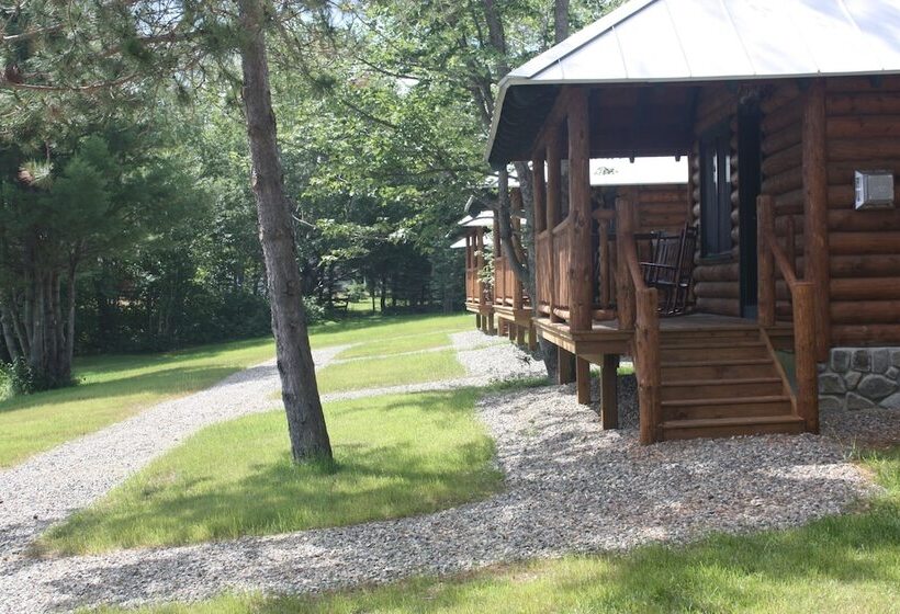 Lake Parlin Lodge & Cabins