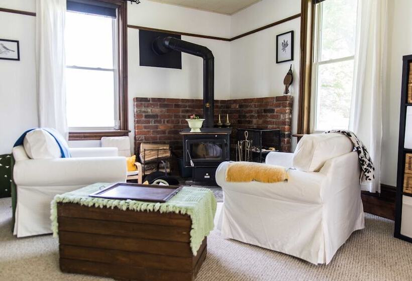 Laura S Bed & Breakfast