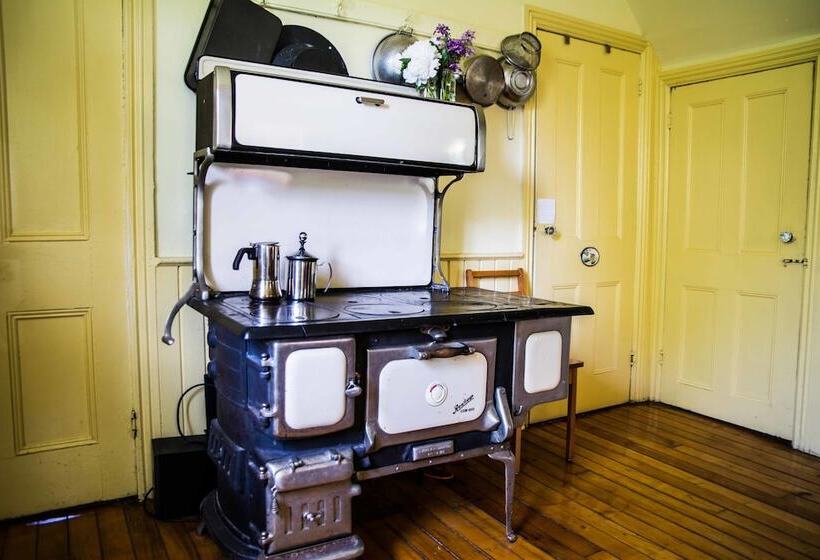 Laura S Bed & Breakfast