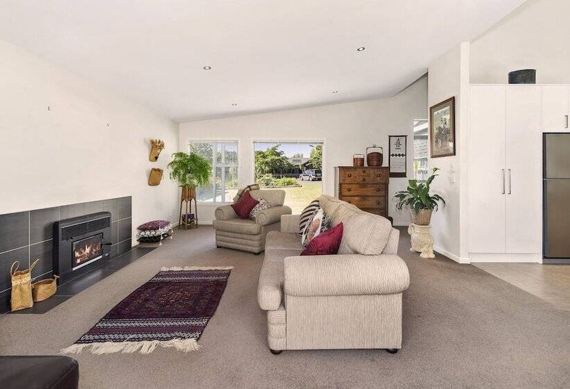 Lupin Lodge Bed And Breakfast